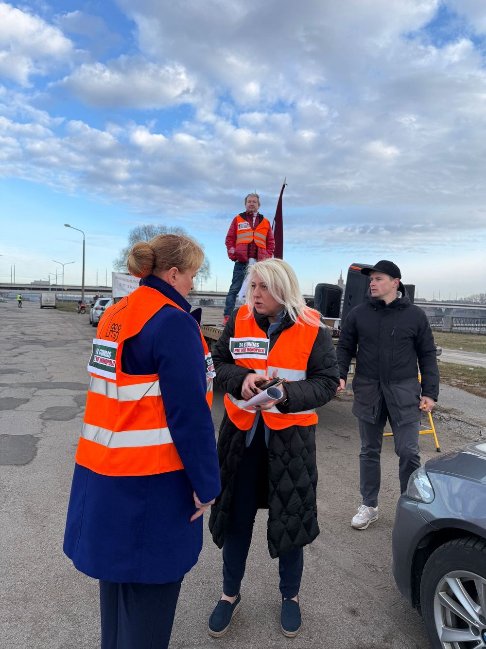 Водители такси протестуют